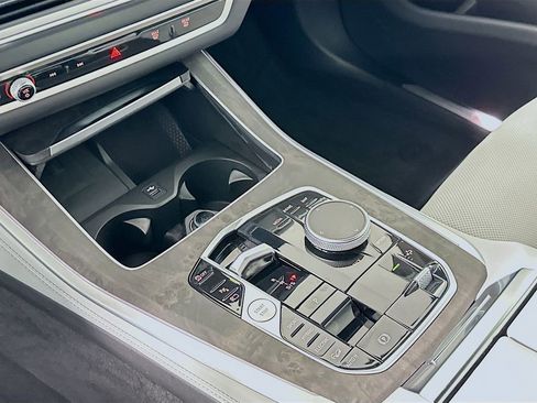 Used 2025 BMW X5 xDrive50e w/ Parking Assistance Package image 17