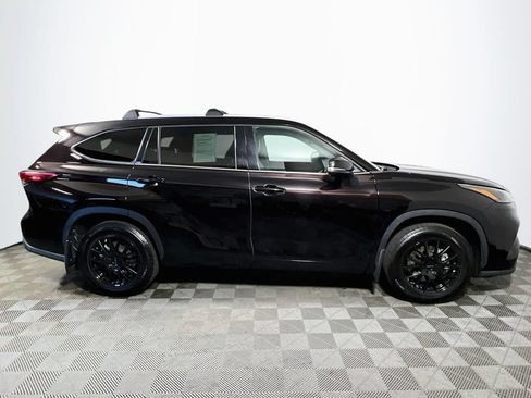 Used 2022 Toyota Highlander XLE AWD/4WD image 8