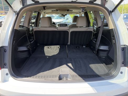 Used 2021 Honda Pilot Touring image 14