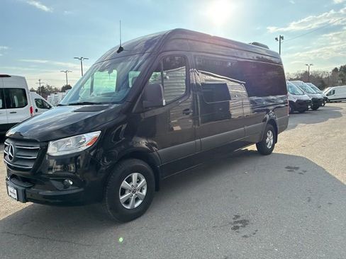 Used 2021 Mercedes-Benz Sprinter 2500 image 4