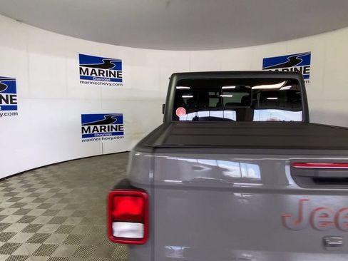 Used 2023 Jeep Gladiator Mojave w/ Cold Weather Group AWD/4WD image 9