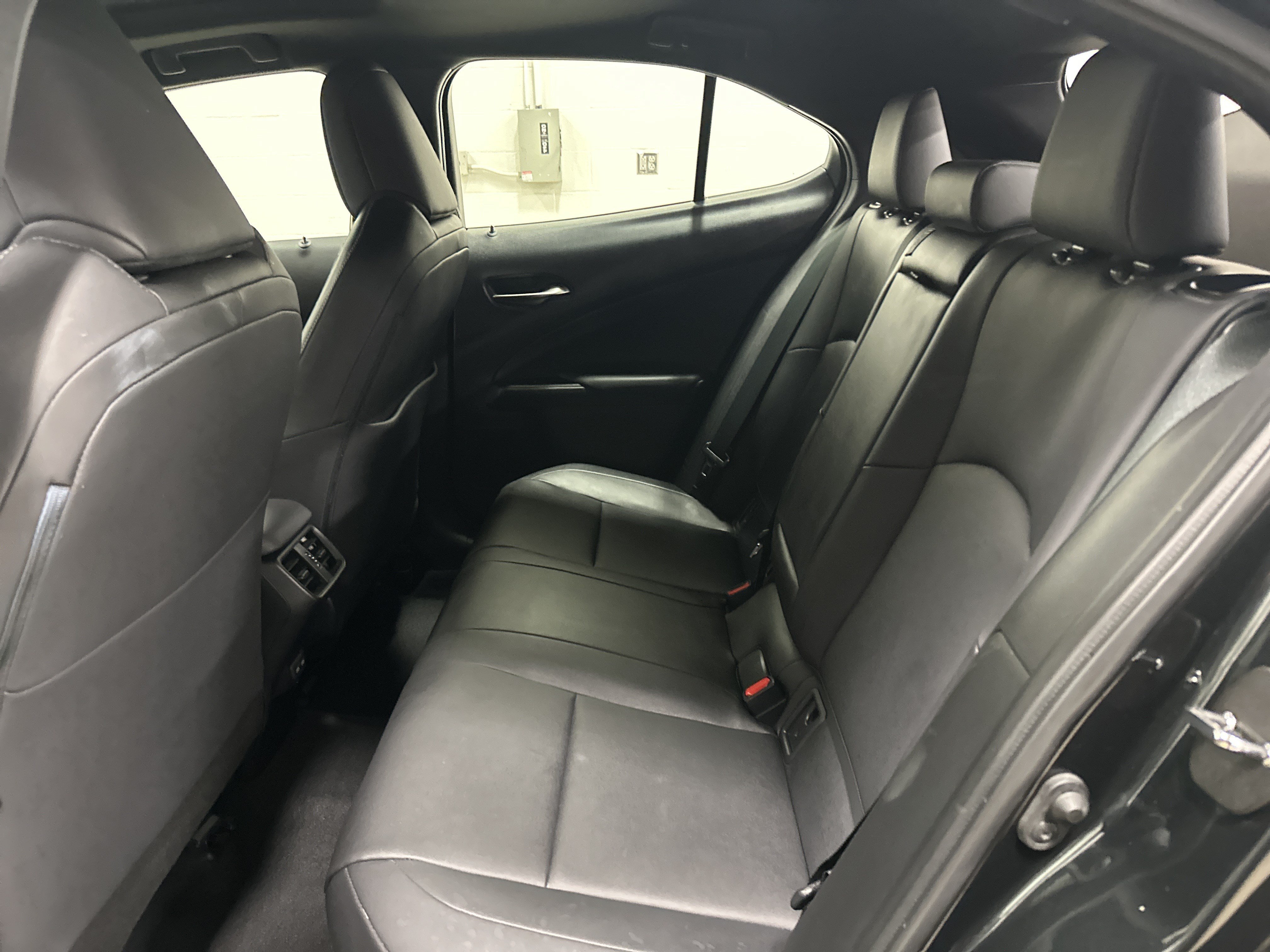 Used 2022 Lexus UX 250h w/ Premium Package AWD/4WD image 31