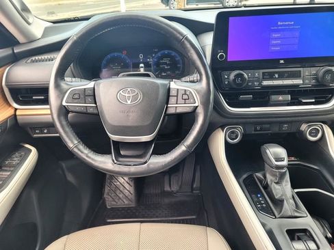 Certified 2024 Toyota Grand Highlander AWD image 17