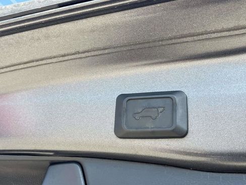 Used 2021 Toyota RAV4 XLE Premium image 22