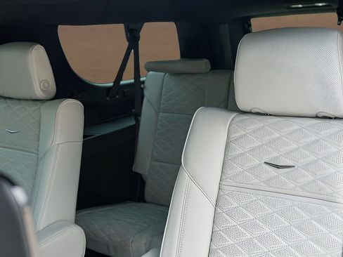 New 2026 Cadillac Escalade ESV Platinum Sport w/ LPO, ONYX Package AWD/4WD image 21