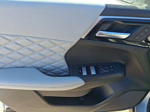 Used 2024 Mitsubishi Outlander 4WD Plug-In Hybrid image 22