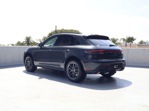 Certified 2025 Porsche Macan AWD/4WD image 3