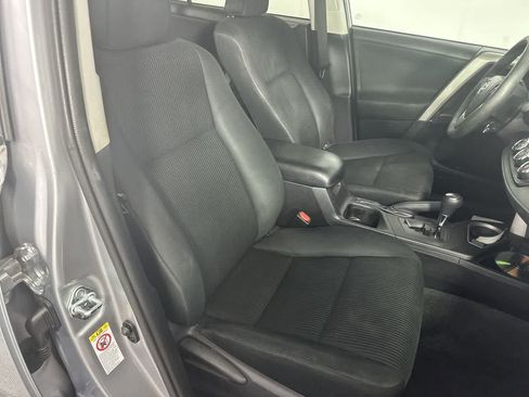 Used 2017 Toyota RAV4 LE FWD image 18