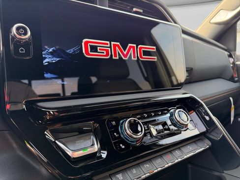 New 2026 GMC Sierra 2500 AT4 w/ AT4 Premium Plus Package AWD/4WD image 22