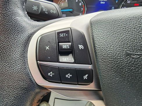 Used 2022 Ford Explorer XLT image 16