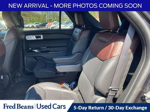 Used 2023 Ford Explorer Platinum w/ Premium Technology Package image 9