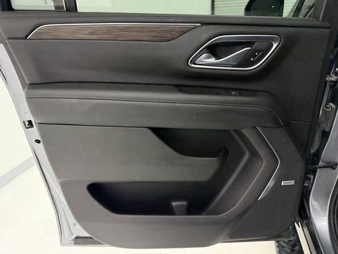 Used 2021 Chevrolet Suburban Z71 w/ Z71 Signature Package AWD/4WD image 36