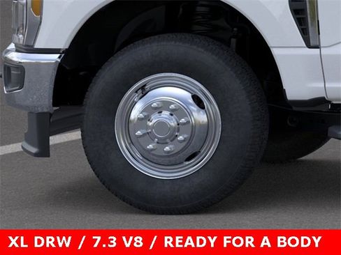 New 2025 Ford F350 XL w/ XL Chrome Package image 19