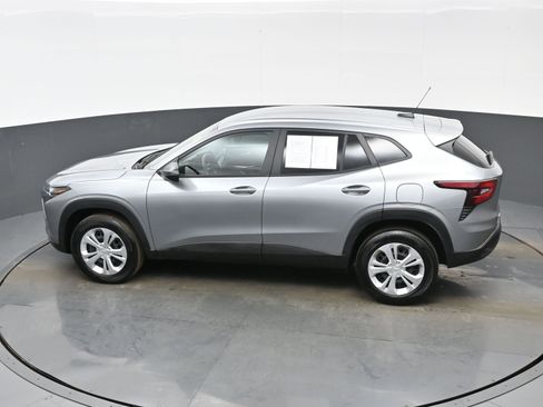 Used 2025 Chevrolet Trax LS w/ Driver Confidence Package image 32