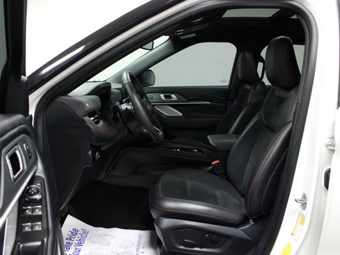 Used 2025 Ford Explorer ST AWD/4WD image 12