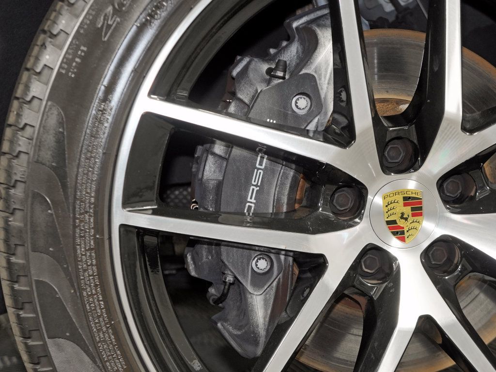 Certified 2023 Porsche Macan AWD/4WD image 16