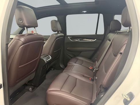 Used 2020 Cadillac XT6 Premium Luxury FWD image 16