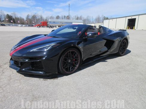 Used 2023 Chevrolet Corvette Z06 w/ Stealth Interior Trim Package image 2