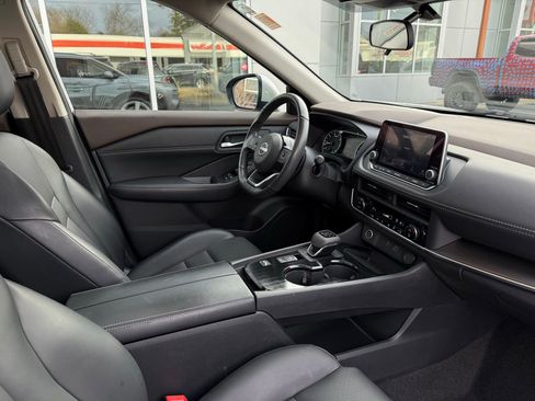 Used 2023 Nissan Rogue SV w/ SV Premium B Package image 24