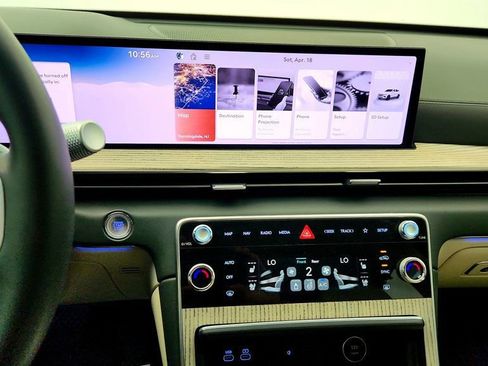 Used 2025 Genesis GV80 2.5T Advanced image 17