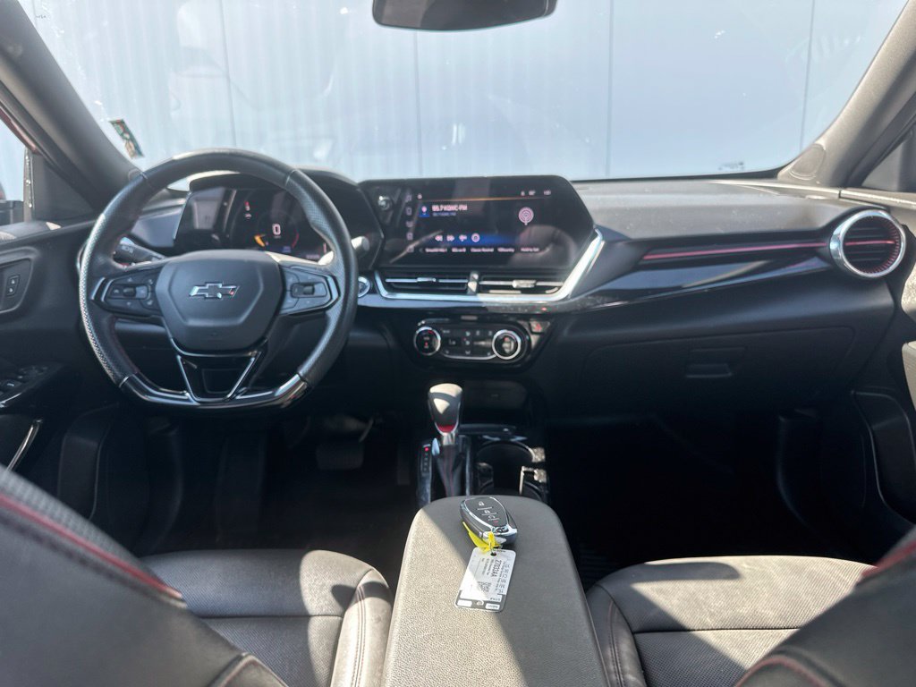 Used 2025 Chevrolet Trax RS w/ Driver Confidence Package FWD image 32