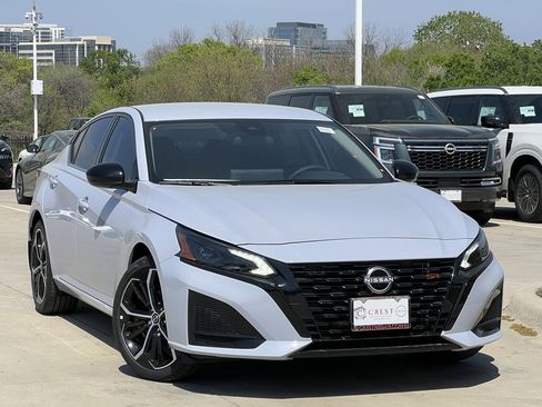 New 2026 Nissan Altima 2.5 SR image 2