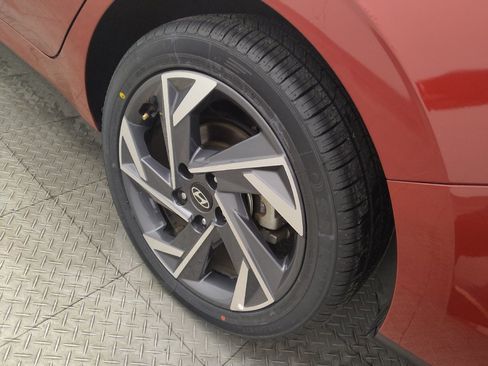 Used 2024 Hyundai Elantra SEL w/ Convenience Package FWD image 31