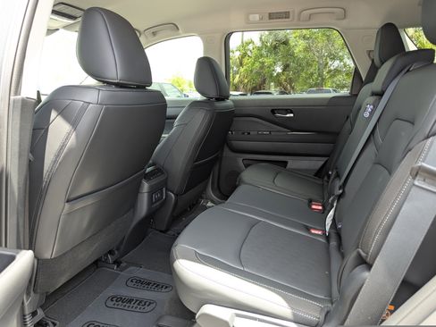 New 2026 Nissan Pathfinder SL FWD image 19