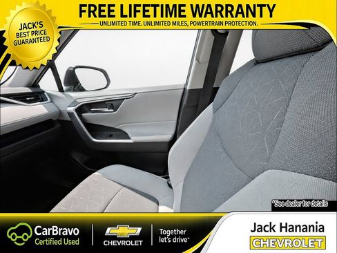 Used 2024 Toyota RAV4 XLE FWD image 17