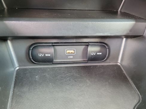 Used 2025 Kia Soul LX w/ LX Technology Package FWD image 18