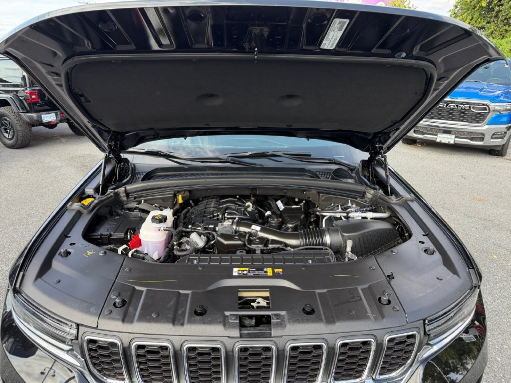 Used 2026 Jeep Grand Cherokee Laredo X AWD/4WD image 17