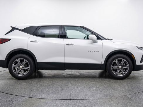 Used 2025 Chevrolet Blazer LT FWD image 11