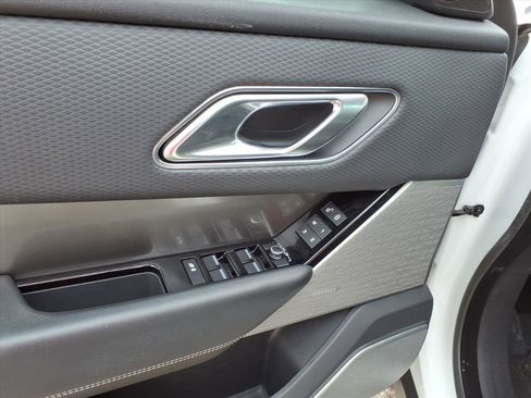 Used 2018 Land Rover Range Rover Velar S image 14