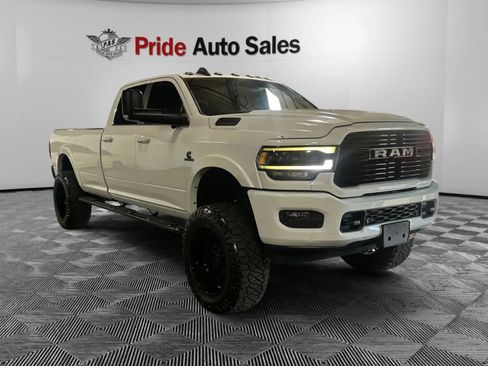 Used 2020 RAM 2500 Laramie AWD/4WD image 3