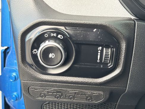 Used 2025 Jeep Wrangler Unlimited Sport AWD/4WD image 17