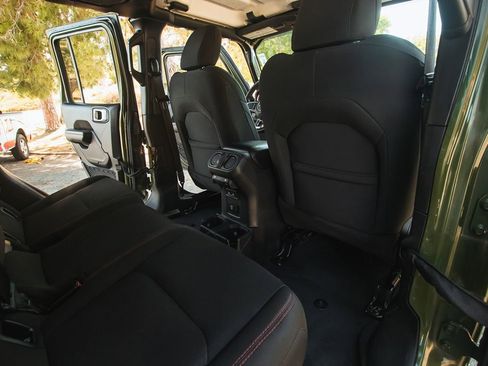 Used 2023 Jeep Gladiator Rubicon image 24