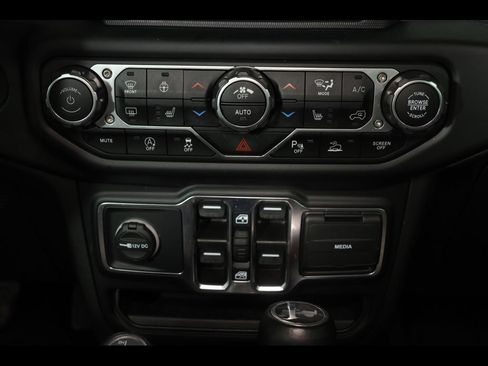 Used 2022 Jeep Wrangler Unlimited Sahara AWD/4WD image 24