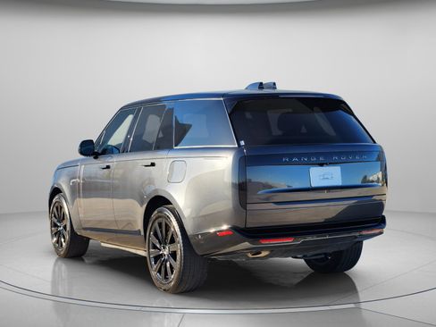 Used 2025 Land Rover Range Rover SE image 3