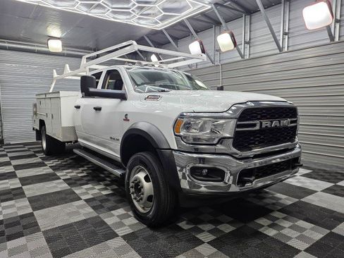 Used 2020 RAM 5500 Tradesman w/ Chrome Appearance Group AWD/4WD image 4