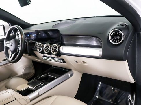 Used 2022 Mercedes-Benz GLB 250 4MATIC image 29