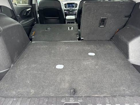 Used 2024 GMC Terrain SLT image 15