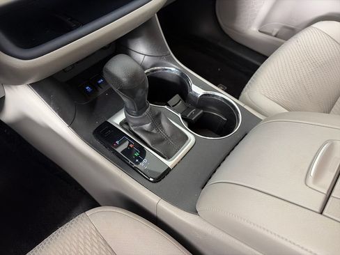 Used 2017 Toyota Highlander LE FWD image 22