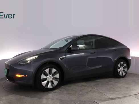 Used 2023 Tesla Model Y Long Range AWD/4WD image 18