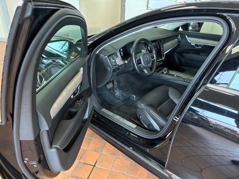 Used 2023 Volvo S90 B6 Plus image 15