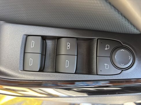 New 2027 Chevrolet Equinox LT w/ Convenience Package II FWD image 19
