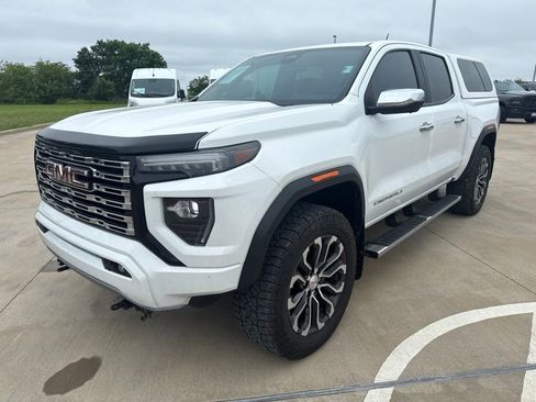 Used 2024 GMC Canyon Denali AWD/4WD image 3