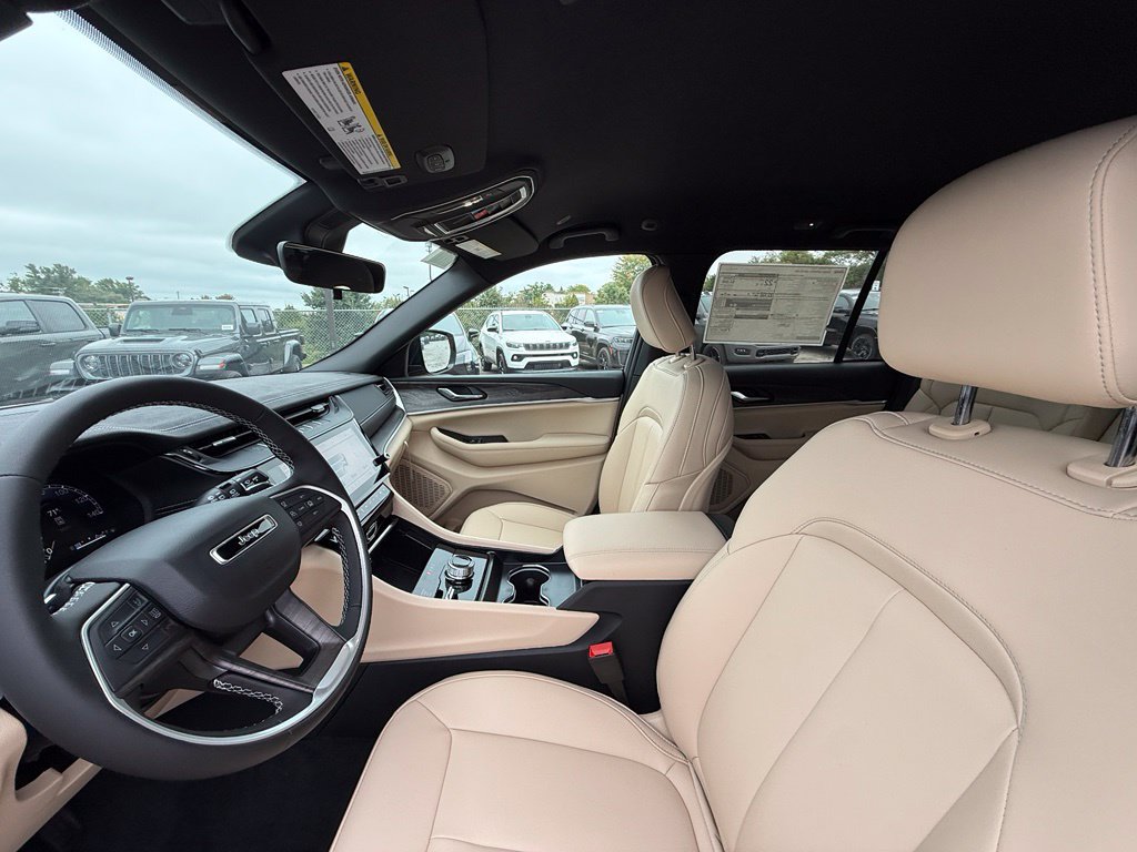 New 2027 Jeep Grand Cherokee Limited AWD/4WD image 11