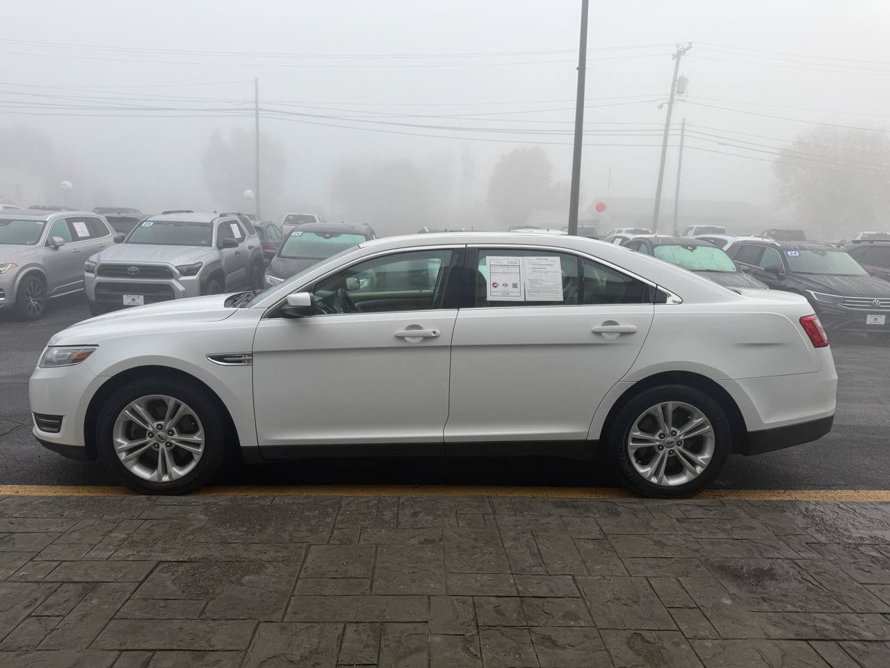 Used 2018 Ford Taurus SEL FWD image 5
