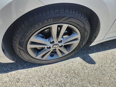 Used 2018 Hyundai Elantra SEL FWD image 7