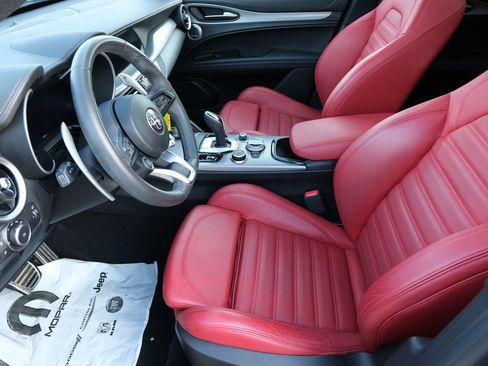 Used 2024 Alfa Romeo Stelvio Veloce image 5